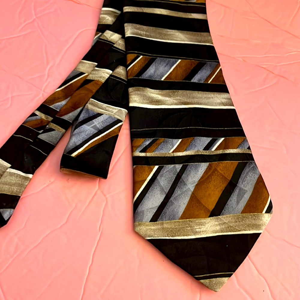 Honors tie